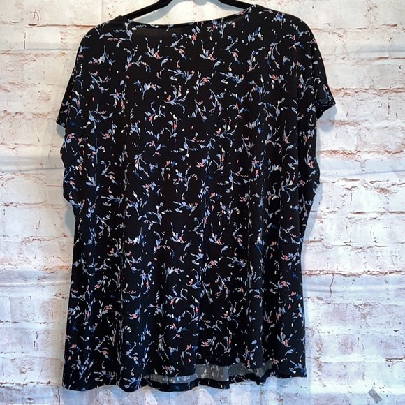 Lane Bryant short sleeve blouse pullover black floral 22/24 v neckline plus - Picture 8 of 9